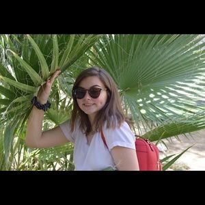 Meet your Posher, Victoria